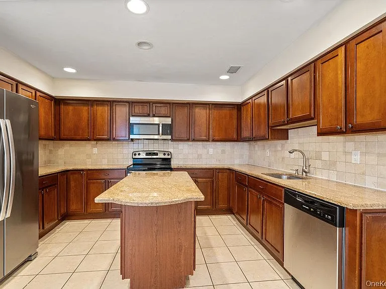90 Foxwood Dr — Photo 11