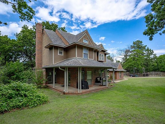 3rd image of 2805 Cardinal Creek Dr W