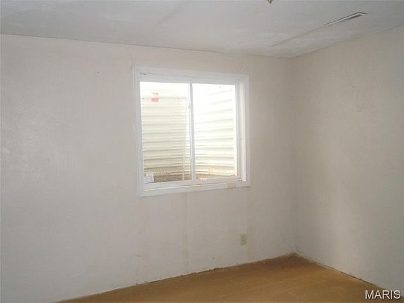 5th image of 1100 Arrowhead Dr