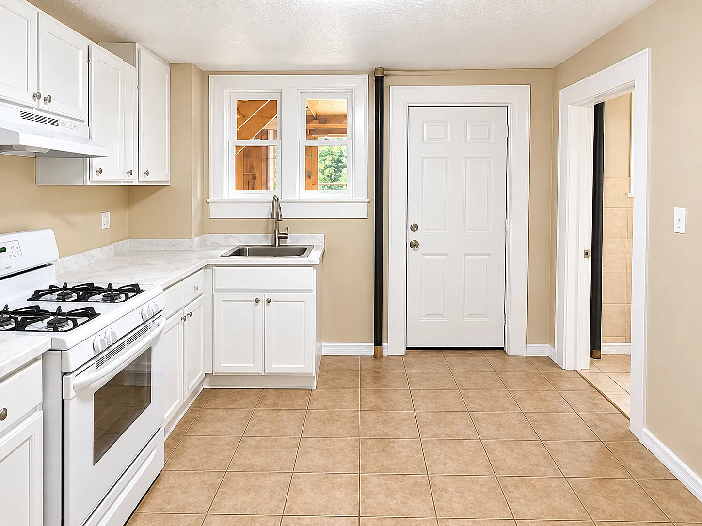 2 bed, 600 sqft, $1,950 — Photo 2