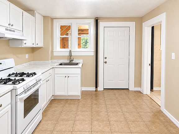 2nd image of 14 Nursery St #2AA
