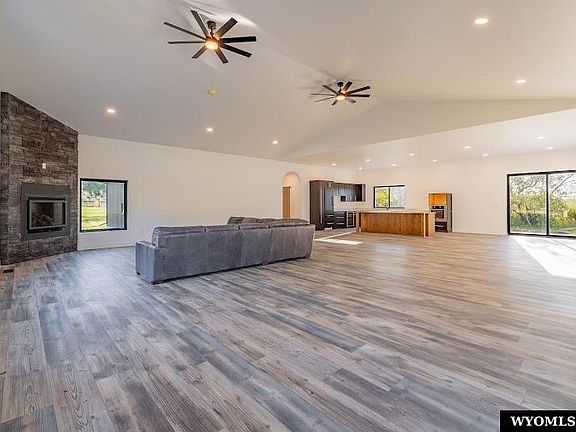 5th image of 2287 Riverview Rd