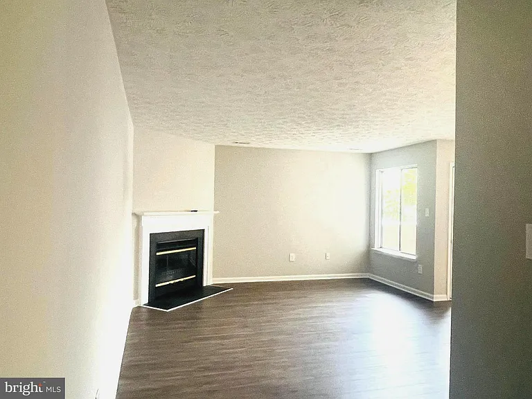 2137 Wainwright Ct #1C — Photo 4