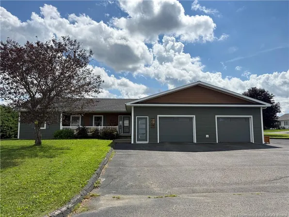 265 Caswell St, Grand Falls, NB E3Z 1A7