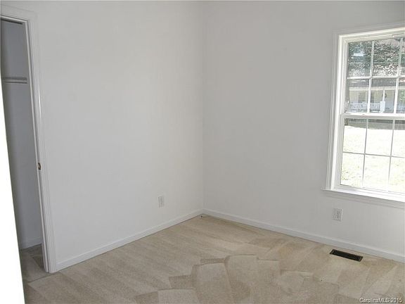 4th image of 915 Yadkin Ave