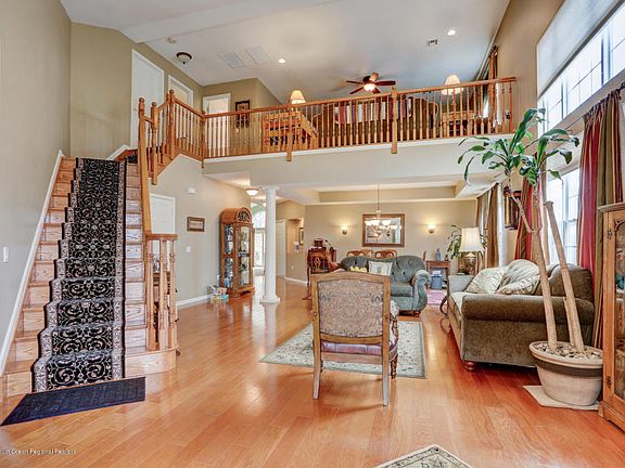 3rd image of 224 Enclave Blvd