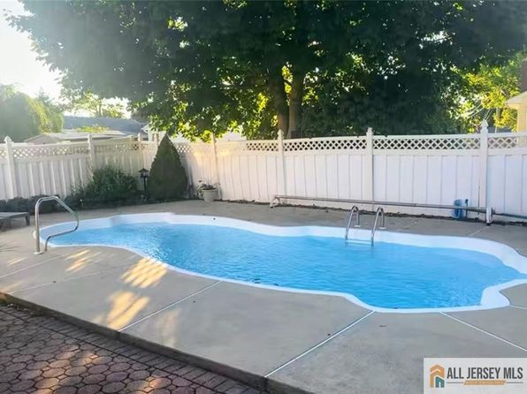 14 Reid Way, Freehold, NJ 07728