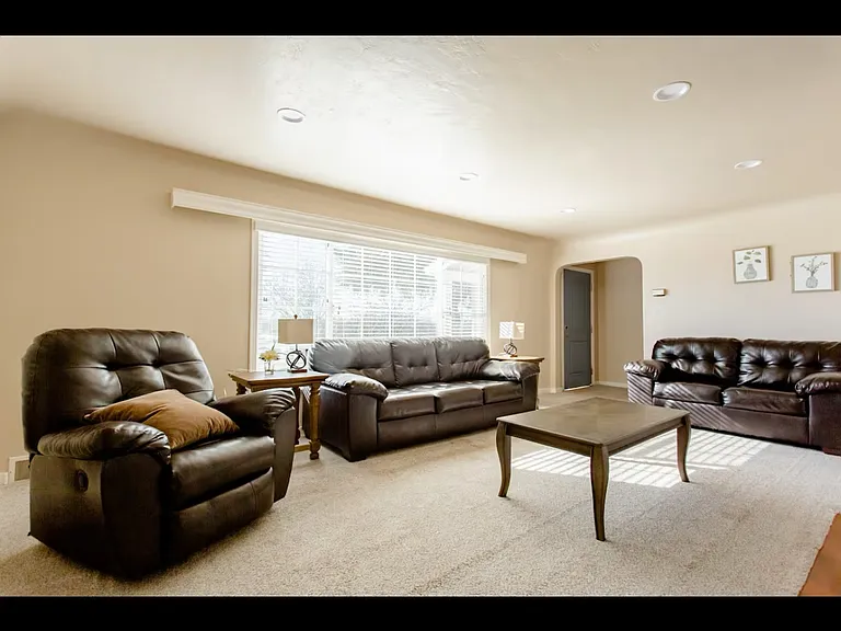 12256 Sante Fe Ave — Photo 4