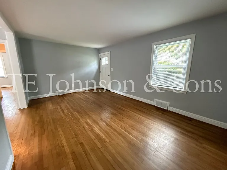 212 Carolina Cir — Photo 4