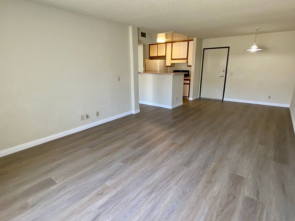 2nd image of 304-836 S Berendo St