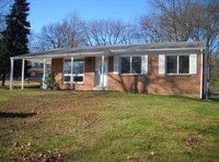 17 Lennox Ter, Maryland Heights, MO 63043