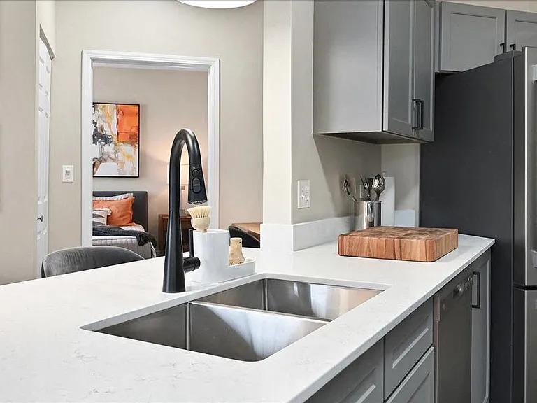 Farmington Lakes Apartments — Photo 31