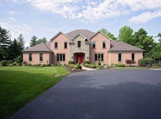 5085 Rollman Estates Dr, Cincinnati, OH 45236