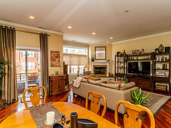 4th image of 1359 W Grand Ave APT 3