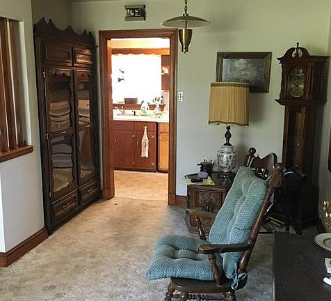 4th image of 1009 Dixon Dr