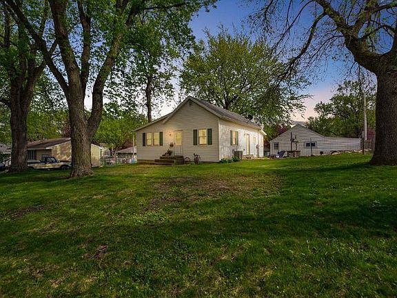 2nd image of 615 Hazel Ln