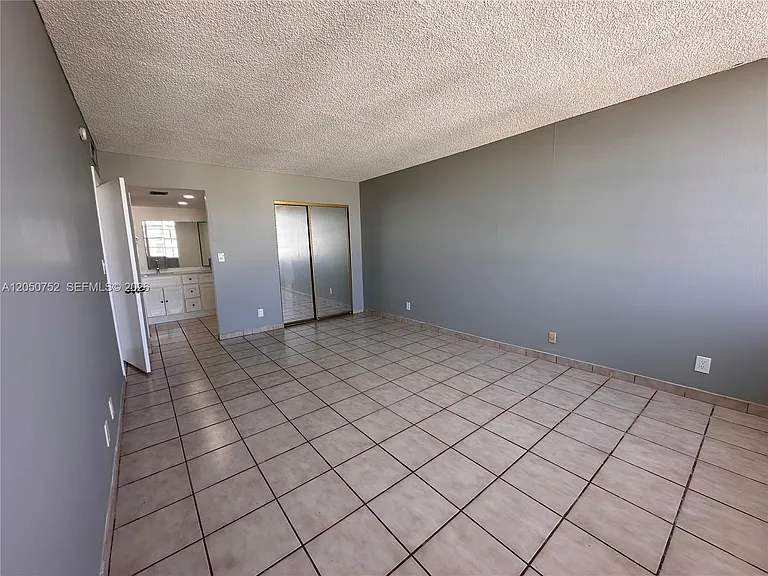 2025 NE 164th St #1008 — Photo 33