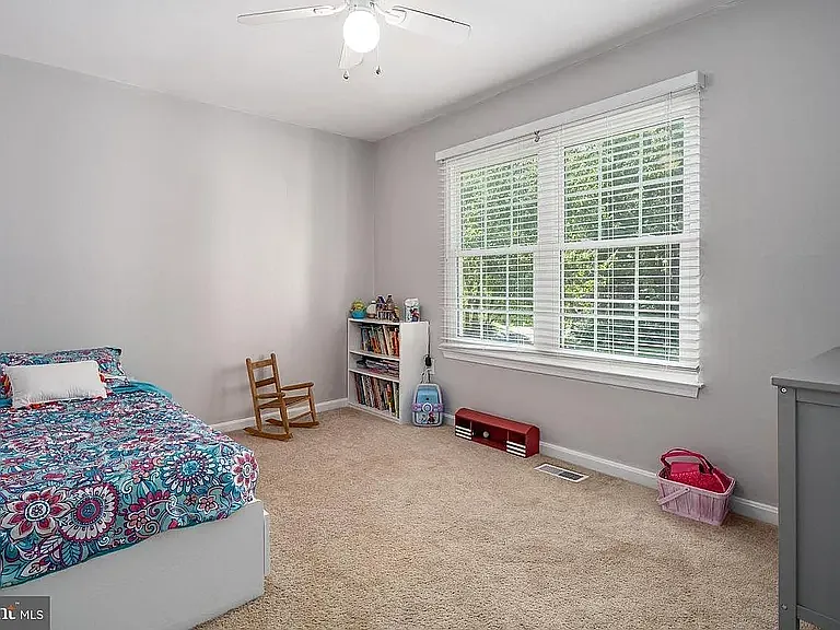 4 bed, 1836 sqft, $2,950 — Photo 2