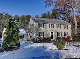 29 Old Chimney Rd, Barrington, RI 02806
