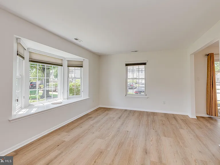 3704 Fenwick Ln — Photo 6