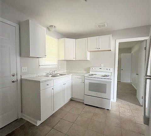 2nd image of 2534 Glenrose Ave #B