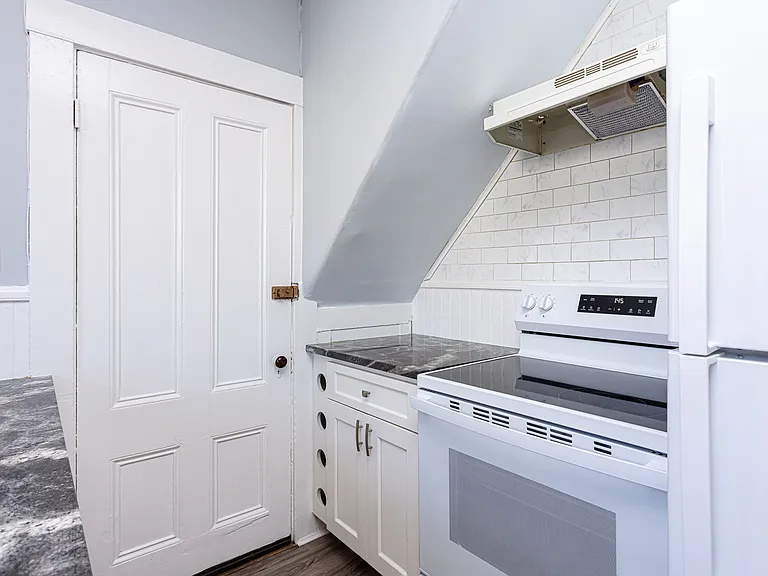 11.5 Newport Ave #2 — Photo 15