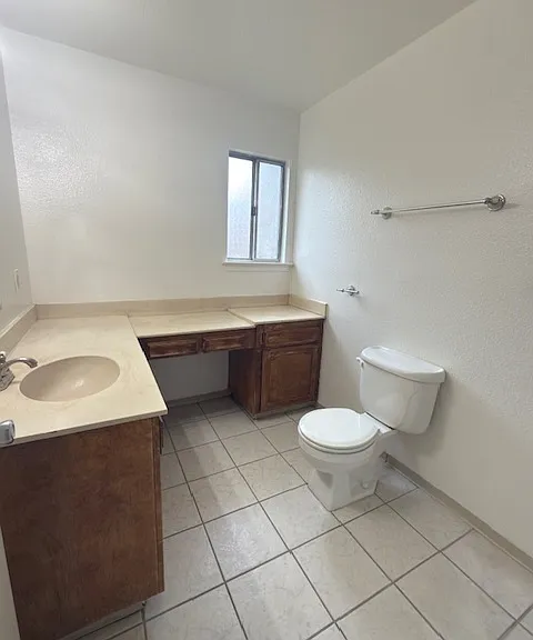 4335 N Ellendale Ave — Photo 5