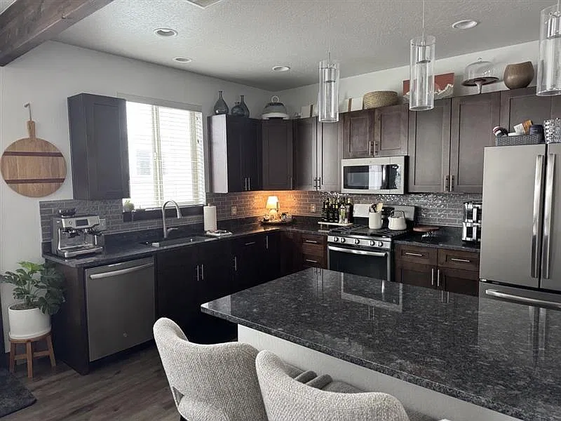 3 bed, 1450 sqft, $2,895 — Photo 3