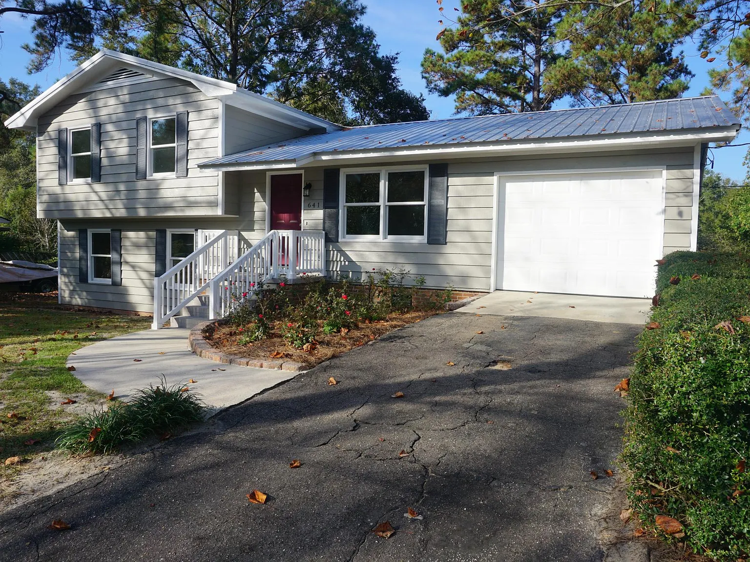 5 bed, 1610 sqft, $2,100 — Photo 2
