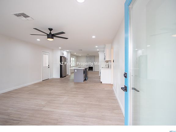 3rd image of 838 E Diana Ave
