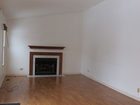 5th image of 34 Julie Ln