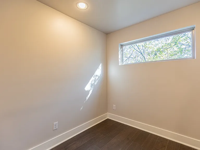 130 Rose Ln #202 — Photo 15