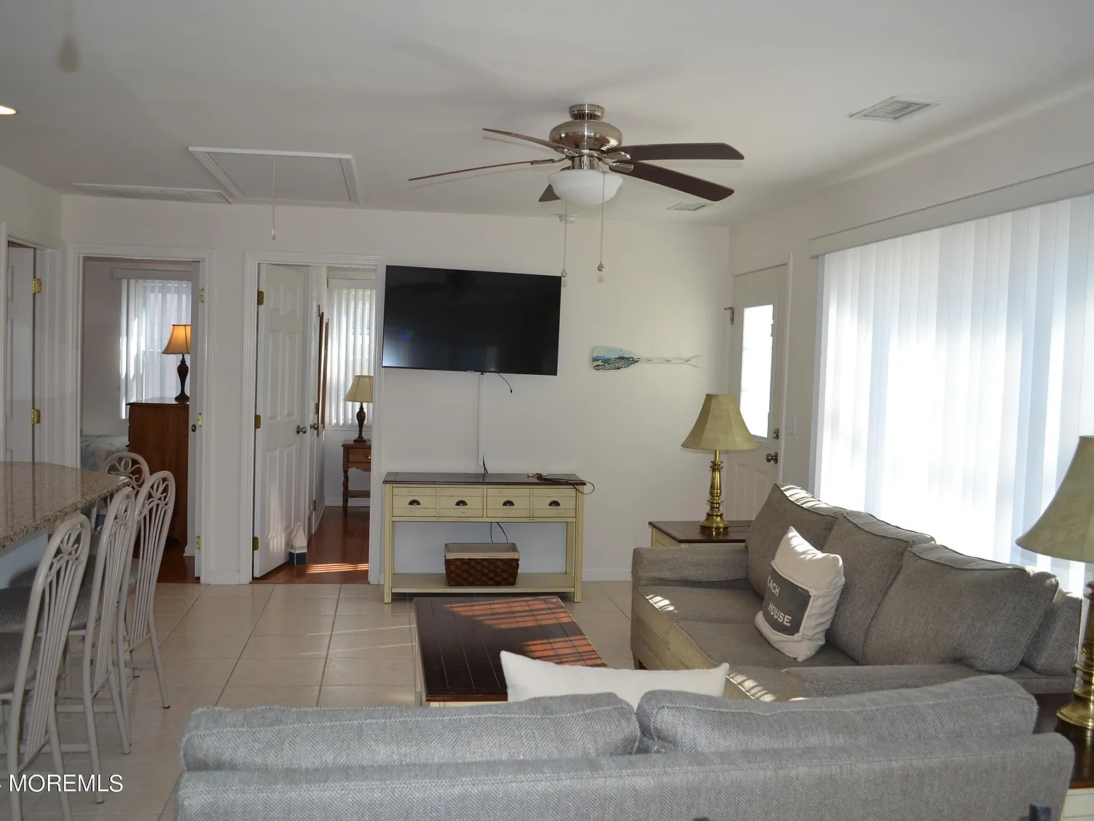 2 bed, 738 sqft, $3,000 — Photo 2
