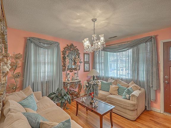 4th image of 2307 Delano St