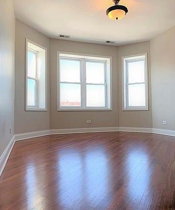 2nd image of 3215 N Francisco Ave Unit 3N