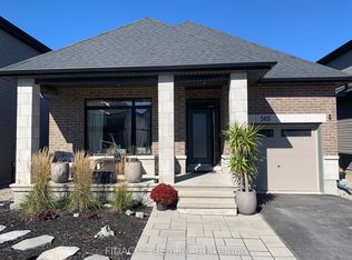 565 Bobolink Rdg, Ottawa, ON K2S2P4