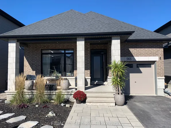 565 Bobolink Rdg, Ottawa, ON K2S 2P4