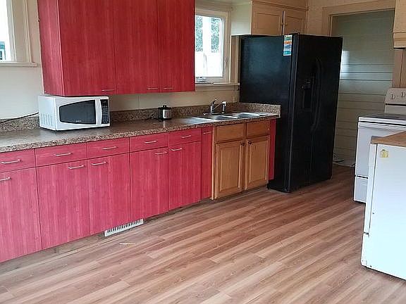 4th image of 934 N Alder St