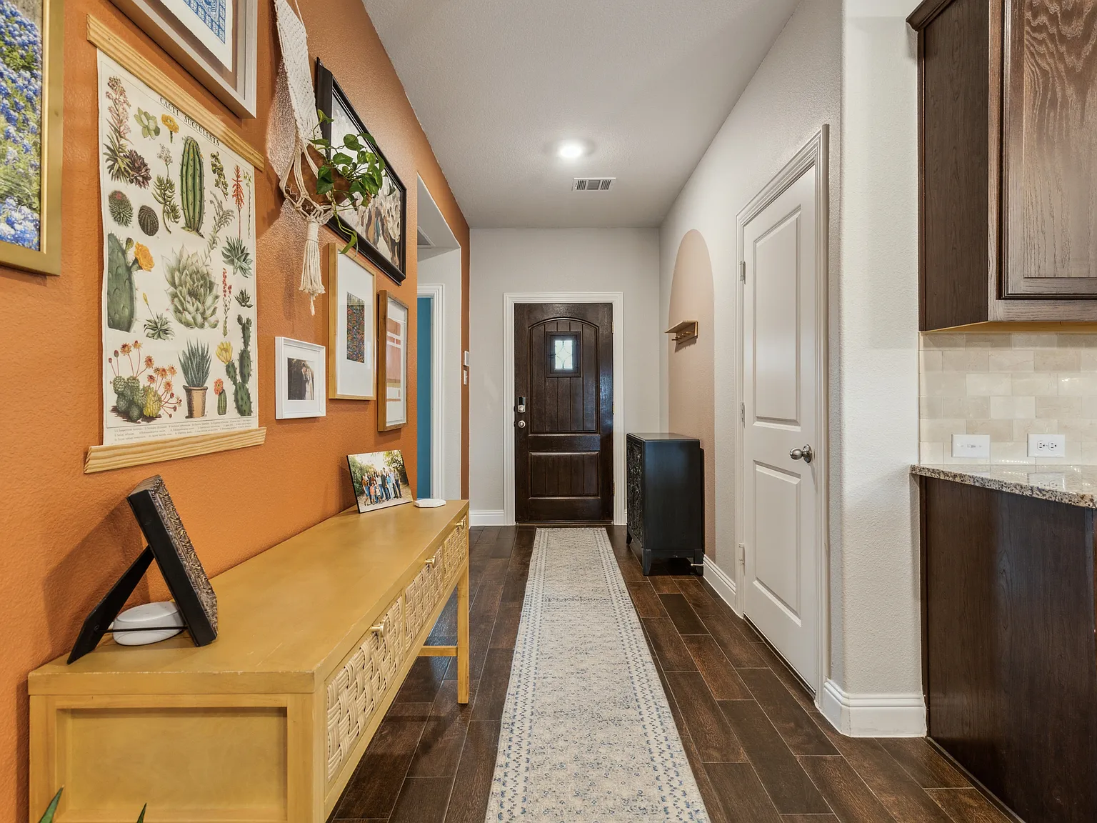 4 bed, 2042 sqft, $2,400 — Photo 4
