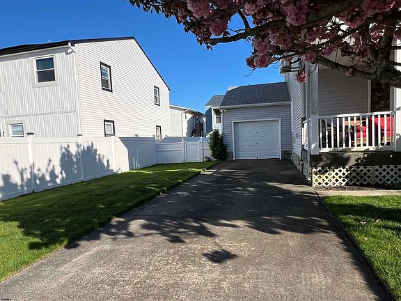 4th image of 430 Canterbury Ct #1