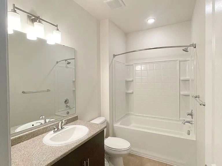 Belmont at Tryon Apartments — Photo 203