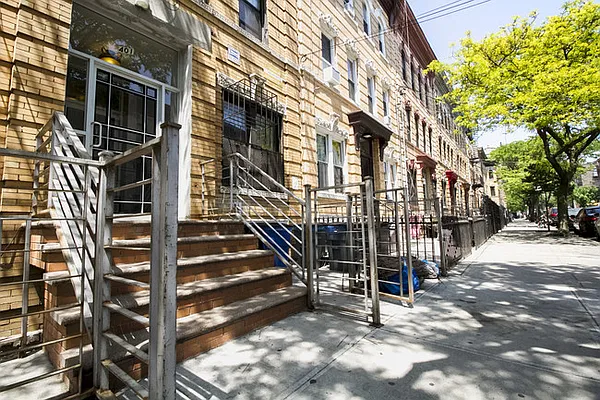 Rented by EXR | media 22