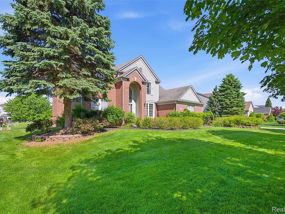 496 Pleasant Ridge Dr, photo 2
