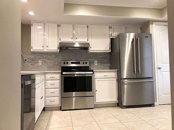 3rd image of 1635 Fairfax Dr
