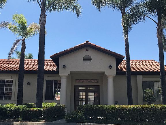 Community Center w/Pool