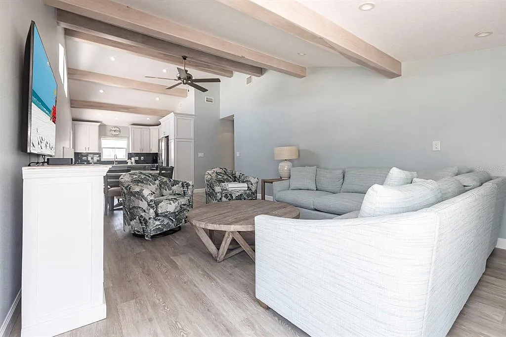 2 bed, 2.0 bath, 1110 sqft, $7,500 — Photo 4