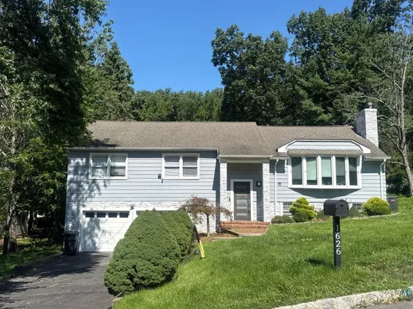 1626 Larkspur Dr, Mountainside, NJ 07092