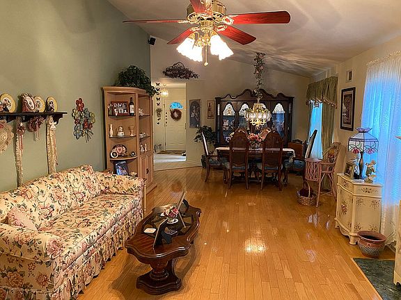 5th image of 27 Round Valley Ln