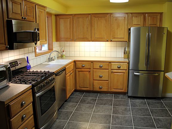 2nd image of 264 SE 33rd Ave