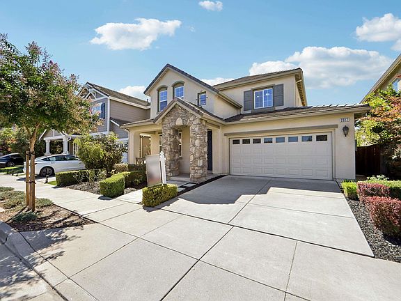 3rd image of 2312 Jasper Hill Dr